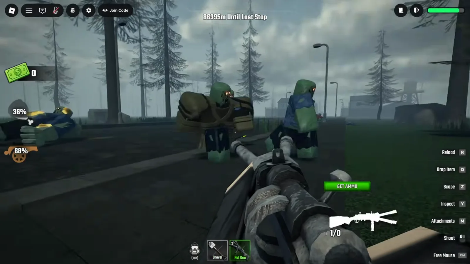 Jugador de Last Stop Roblox apuntando la Net Gun con forma de ballesta, con munición 1/0, a dos zombis grandes mientras un tercero yace atado en red de cuerda en la carretera detrás de ellos
