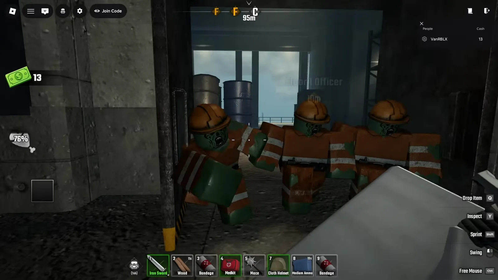 Last Stop Robloxのオイルリグ1階の通路で至近距離に迫る3体のオレンジ色のオイルワーカー。遠くに Floor 1 Officer のラベル